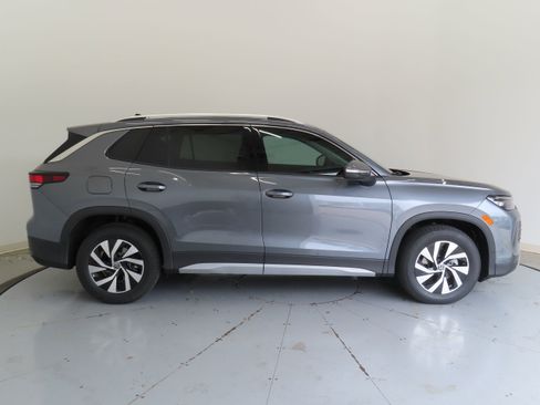 New 2025 Volkswagen Tiguan S image 2