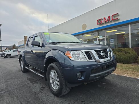 Used 2019 Nissan Frontier SV image 1