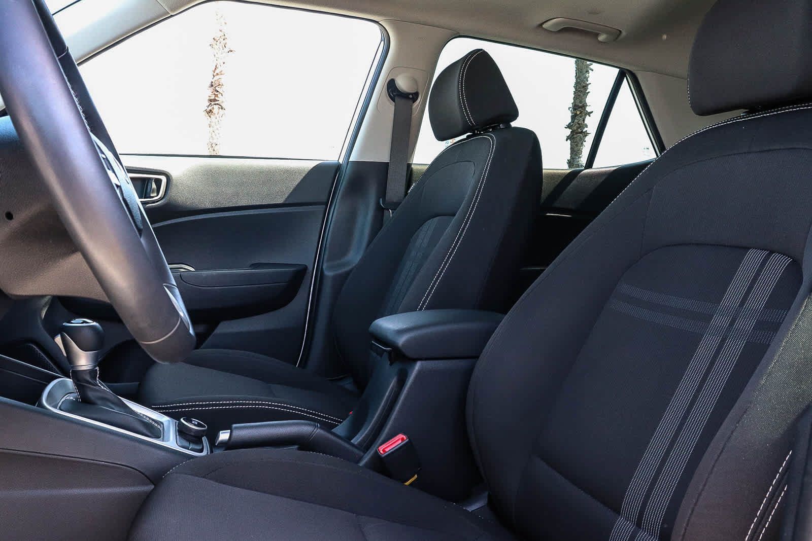 Used 2024 Hyundai Venue SEL FWD image 28