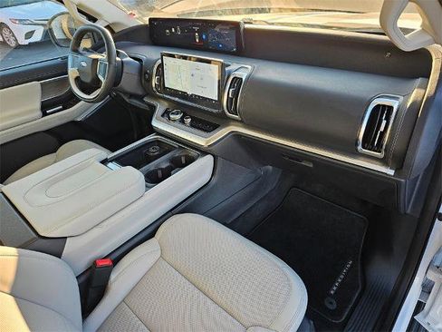 Certified 2025 Ford Expedition Max Platinum image 16