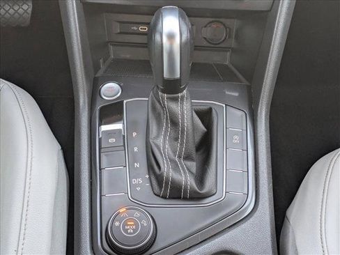 Used 2021 Volkswagen Tiguan SE image 12