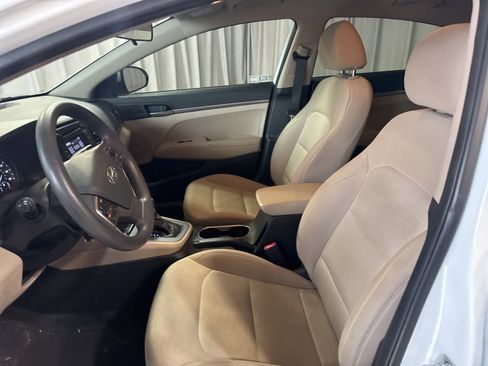 Used 2018 Hyundai Elantra SE image 16