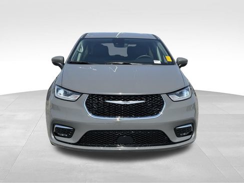 Used 2023 Chrysler Pacifica Touring-L FWD image 8
