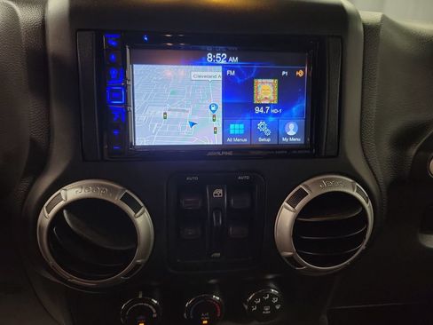 Used 2016 Jeep Wrangler Unlimited Rubicon AWD/4WD image 19