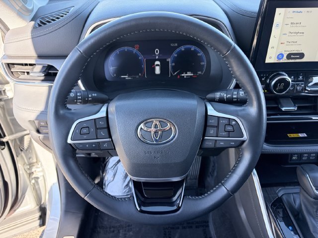 Used 2023 Toyota Highlander Limited FWD image 24