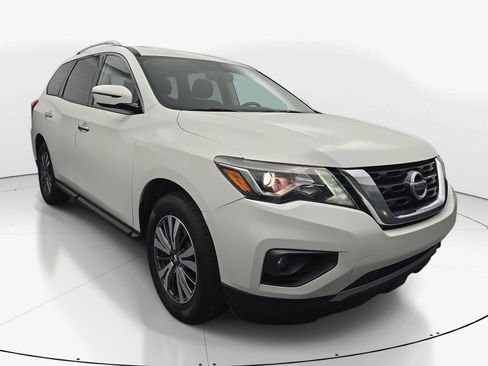 Used 2019 Nissan Pathfinder SV FWD image 2