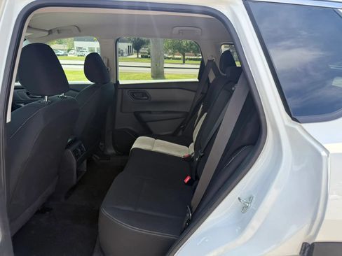 Used 2024 Nissan Rogue S AWD/4WD image 11