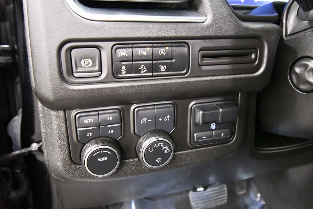 Used 2024 Chevrolet Tahoe Z71 w/ Luxury Package AWD/4WD image 20