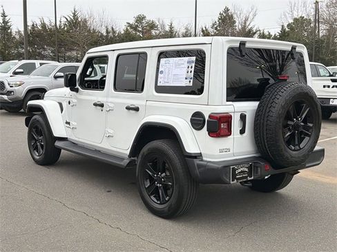 Used 2022 Jeep Wrangler Unlimited Sahara image 11