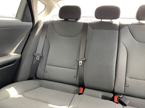 Used 2025 Kia K4 LXS image 38