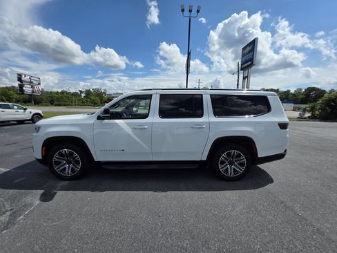 Used 2023 Jeep Wagoneer L Series II AWD/4WD image 3
