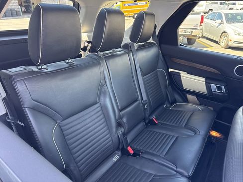 Used 2017 Land Rover Discovery HSE AWD/4WD image 16