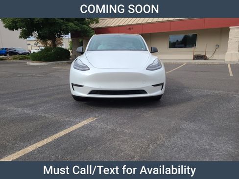 Used 2022 Tesla Model Y Long Range AWD/4WD image 2