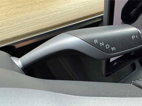 Used 2023 Tesla Model Y Long Range image 25