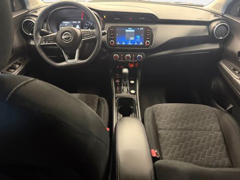 Used 2024 Nissan Kicks SV FWD image 3