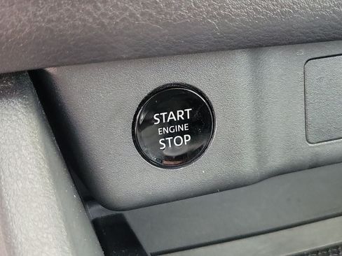 Used 2025 Nissan Rogue SV FWD image 29