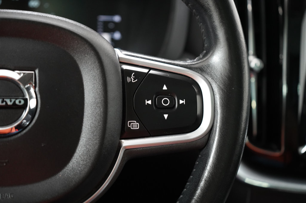 Used 2019 Volvo XC60 T6 Momentum AWD/4WD image 16