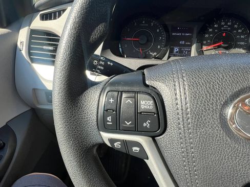 Used 2017 Toyota Sienna LE AWD/4WD image 19
