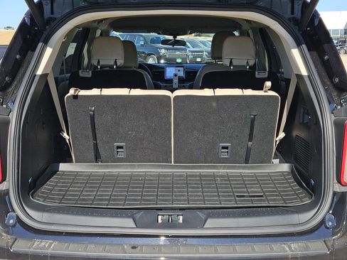 Used 2023 Ford Explorer XLT image 10