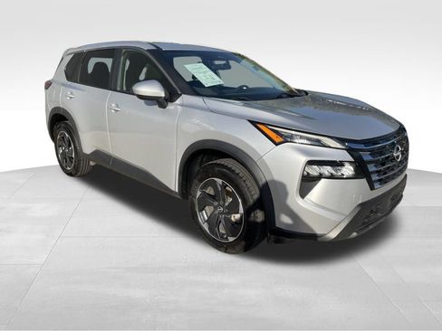 Used 2024 Nissan Rogue SV AWD/4WD image 3
