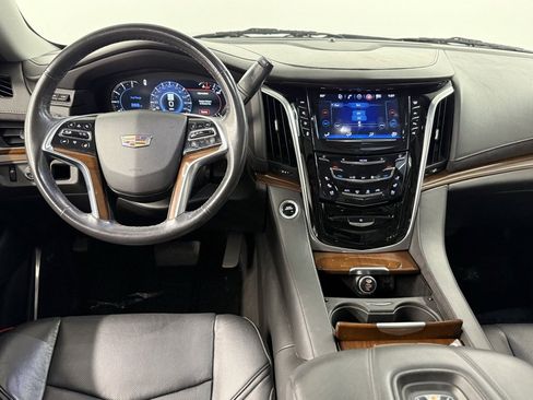 Used 2020 Cadillac Escalade Luxury w/ Escalade Sport Edition image 32