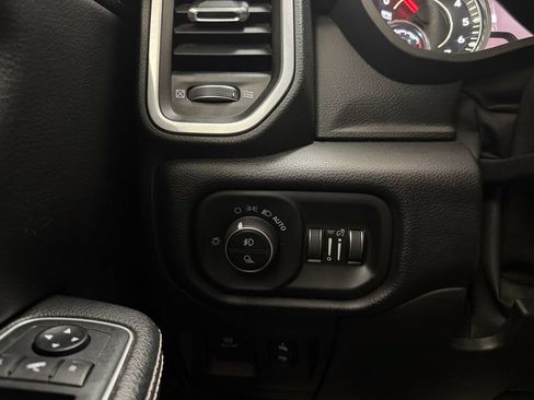 Used 2020 RAM 1500 Laramie AWD/4WD image 19