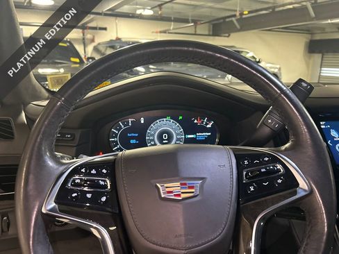Used 2020 Cadillac Escalade Platinum image 13