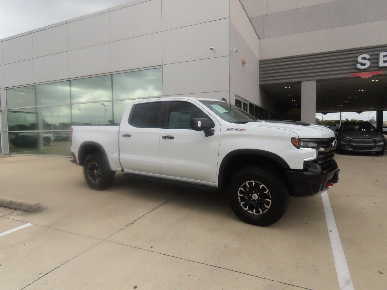 Used 2024 Chevrolet Silverado 1500 ZR2 w/ Technology Package AWD/4WD image 7