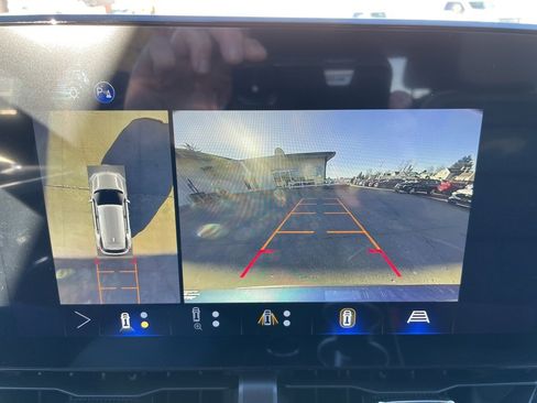 New 2026 Chevrolet Equinox LT w/ Convenience Package II image 9