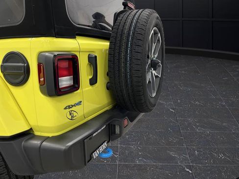 Used 2024 Jeep Wrangler Unlimited image 30