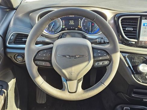 New 2026 Chrysler Pacifica Select image 17