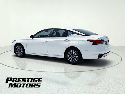 Used 2025 Nissan Altima 2.5 SV FWD image 6