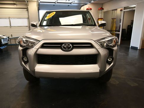 Certified 2024 Toyota 4Runner SR5 Premium image 2