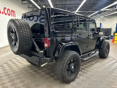 Used 2017 Jeep Wrangler Unlimited Sahara w/ Connectivity Group AWD/4WD image 11