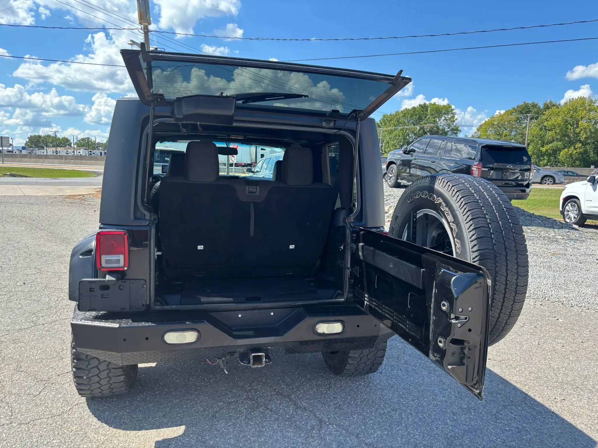 Used 2015 Jeep Wrangler Sport AWD/4WD image 14