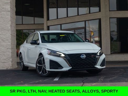 Used 2024 Nissan Altima 2.5 SR image 1