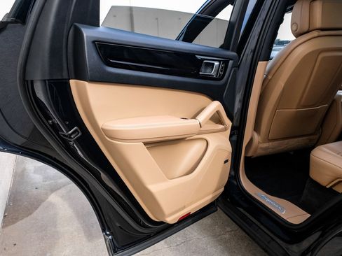 Used 2019 Porsche Cayenne AWD/4WD image 51