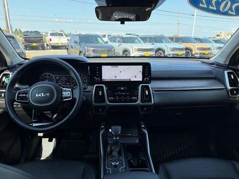 Certified 2022 Kia Sorento S w/ Panoramic Sunroof Package AWD/4WD image 21