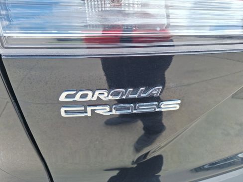 Used 2023 Toyota Corolla Cross XLE FWD image 13