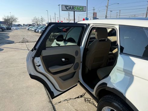 Used 2019 Land Rover Range Rover Evoque SE Premium image 20