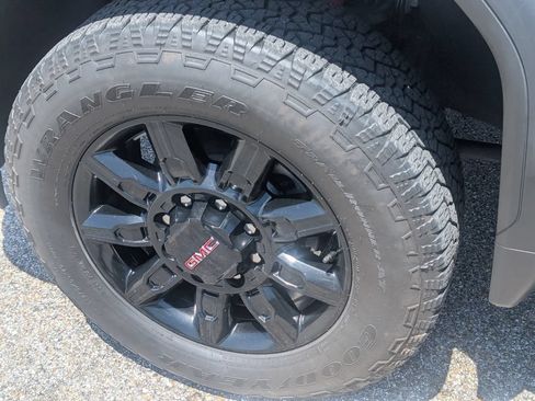 Used 2025 GMC Sierra 2500 AT4 w/ AT4 Premium Plus Package AWD/4WD image 13