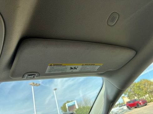 Used 2024 Chrysler Pacifica Touring-L image 36