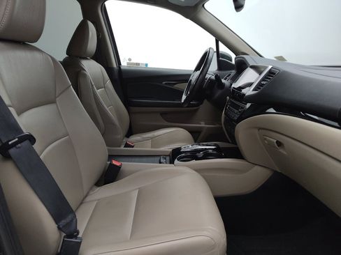 Used 2018 Honda Pilot Touring image 21