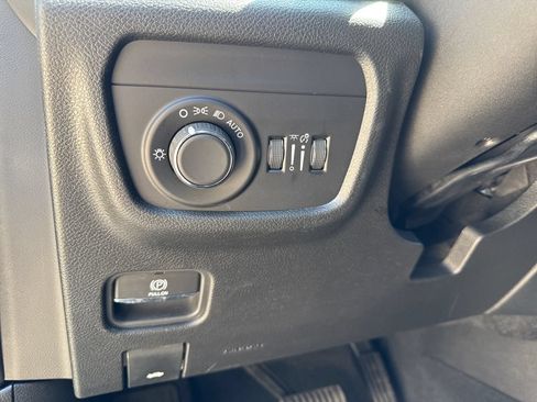 Used 2023 Jeep Grand Cherokee L Laredo AWD/4WD image 21