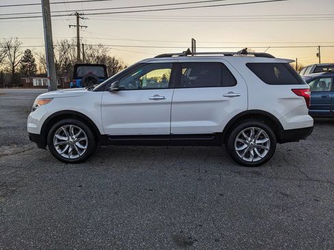 Used 2013 Ford Explorer XLT image 2