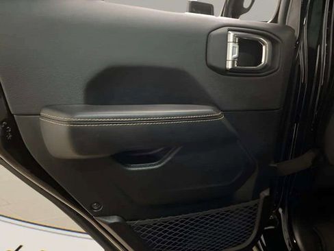 Used 2025 Jeep Wrangler Unlimited Sahara w/ Safety Group AWD/4WD image 92