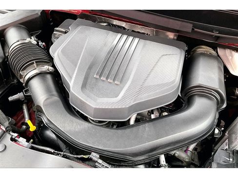 Used 2025 Chevrolet Traverse LT image 34