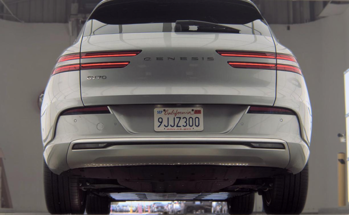 Used 2023 Genesis Electrified GV70 AWD/4WD image 5