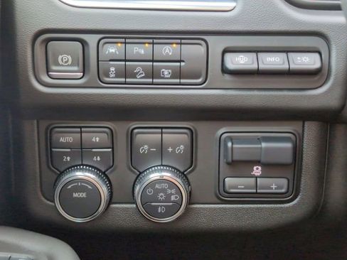 Used 2024 GMC Yukon AT4 w/ Technology Package image 23