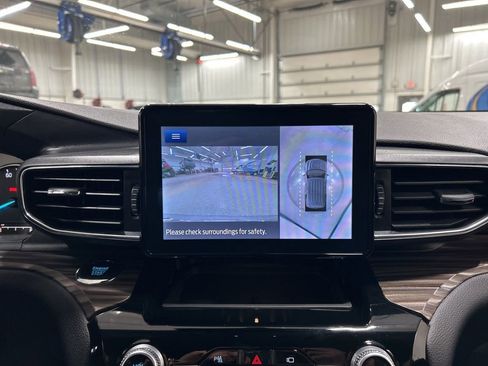 Certified 2023 Ford Explorer Limited w/ Equipment Group 301A image 23